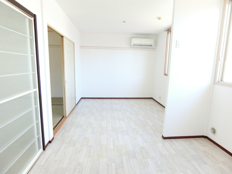 グリーンターフ三山 明るいです