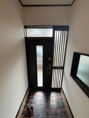 諏訪町３３１戸建 玄関