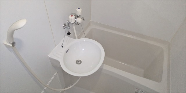 レオパレスアザレアヒルズ 浴室換気乾燥機付