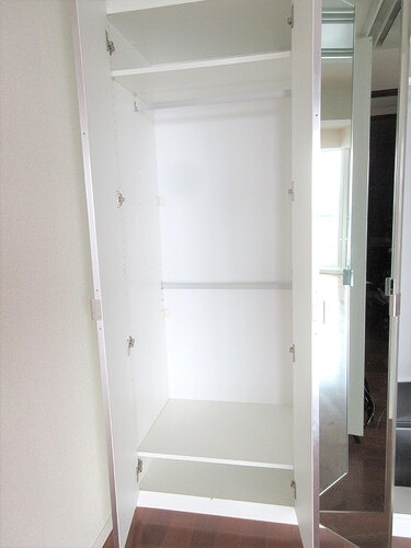 みなとみらいミッドスクエア　ザ・タワーレジデンス29階 クロゼット　※2023年10月撮影