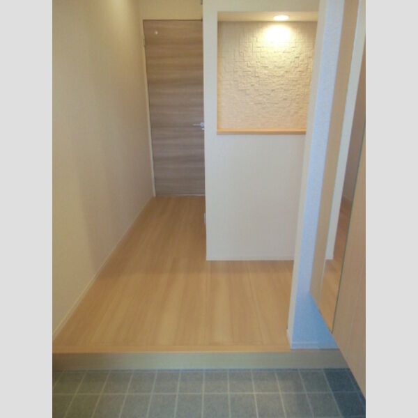 WEST COURT 楓 玄関