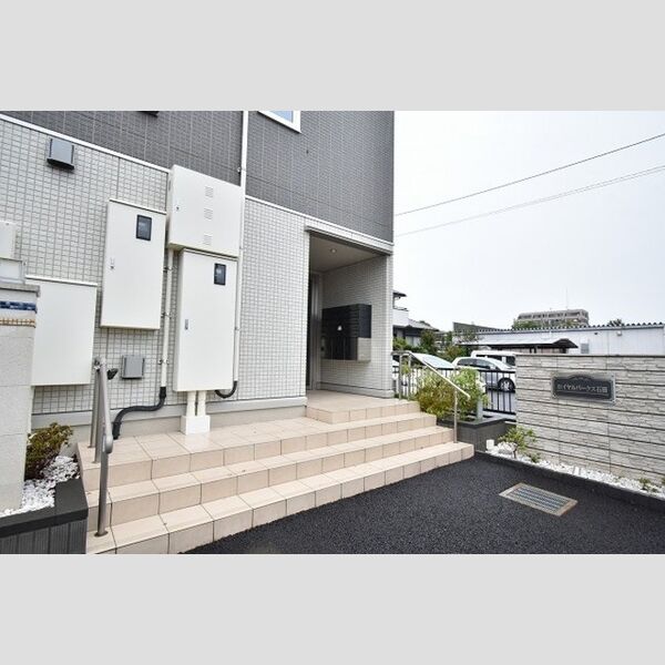 ロイヤルパークス石田 エントランス