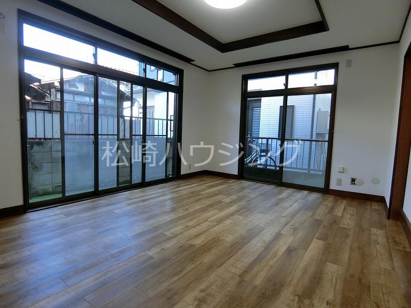 上高田1丁目9戸建 リビング