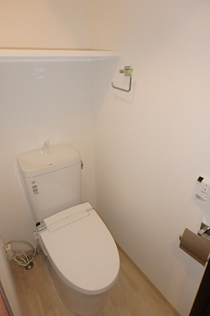 ガーラ・ステーション横濱関内 便利なシャワー付きトイレ