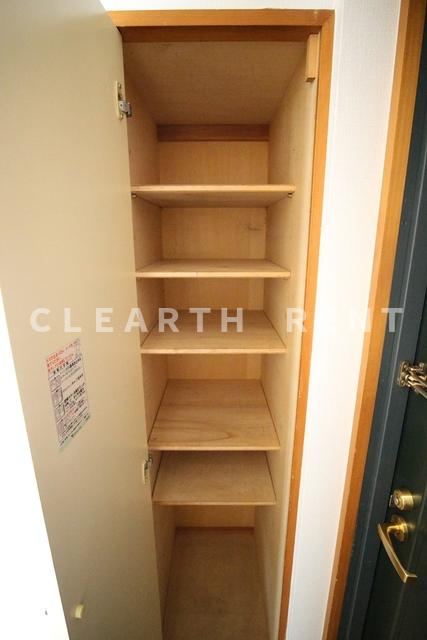 マージュ市谷柳町 ちょっとした収納スペースも充実しています