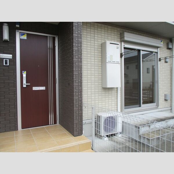 レグルス103号室 玄関