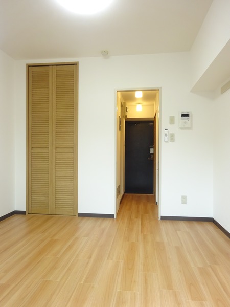 ネオマイム横浜台町 リビング