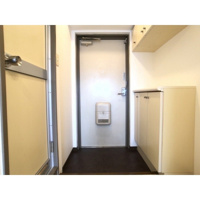 レイルビル402号室 玄関