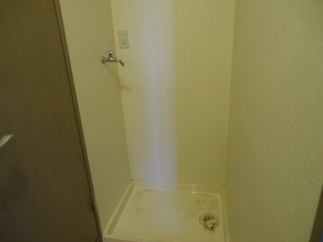 グリーンゲイブルズ106号室 洗濯機置場