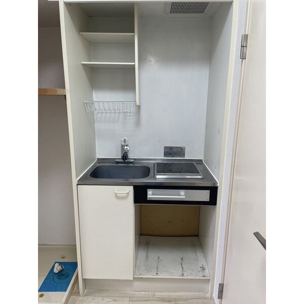 ロイヤルエモンド藤沢0103号室 キッチン