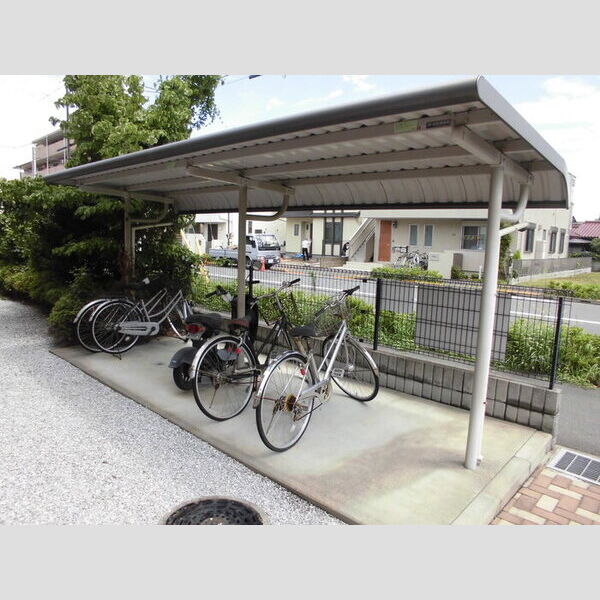 リベルテ豊田203号室 屋根付き駐輪場