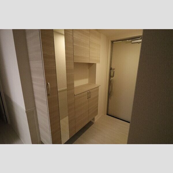 D-KISARIA　EⅠ302号室 玄関