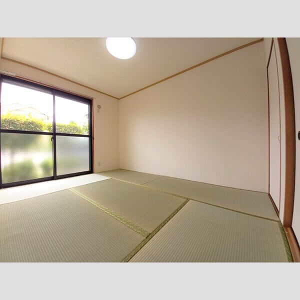 スリーゼハイツ103号室 和室6帖