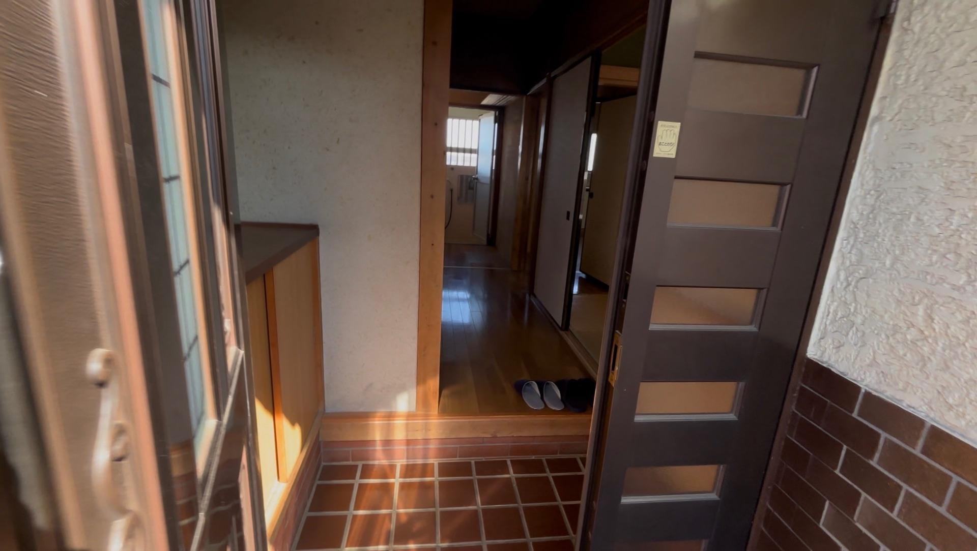 厚木市上依知戸建 玄関清潔感あり