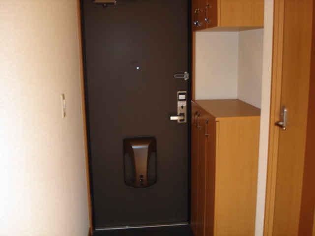 コンテント206号室 玄関