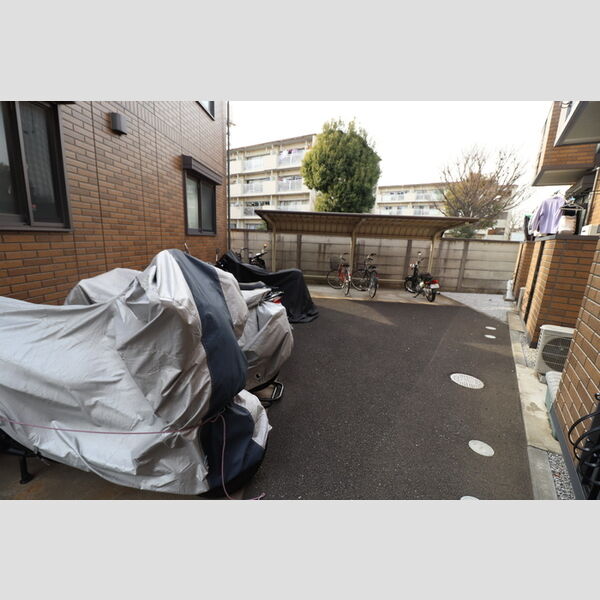 ルーチェ星ヶ丘　A棟 屋根付き駐輪場・バイク置き場