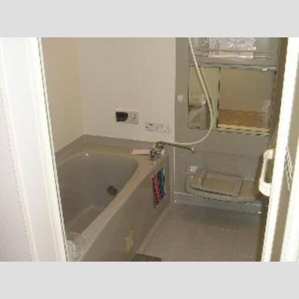 ラヴィーヌ102号室 浴室