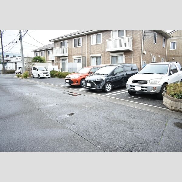 ロートガーデン　E 駐車場