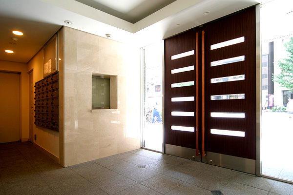 レジディア神田岩本町2階 エントランス