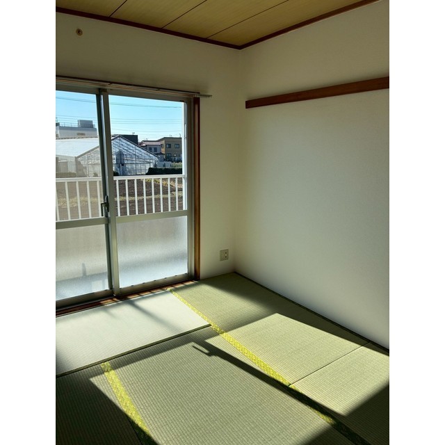 エクレール綾瀬202号室 和室