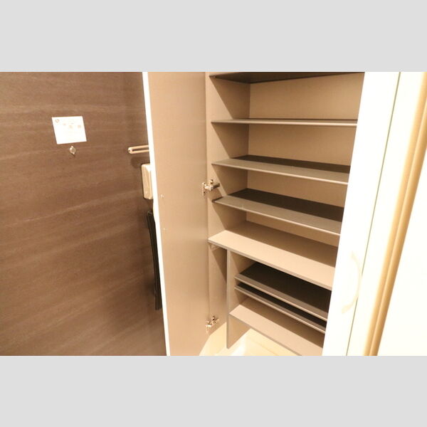 D-roomちはら台D101号室 玄関
