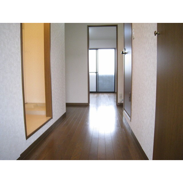 アンプルールリバーサイド 玄関