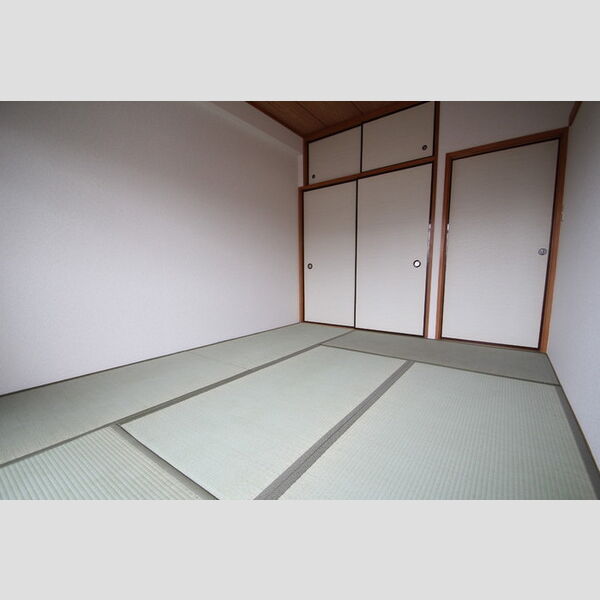 フラワーフィールドマンション201号室 落ち着く和室♪