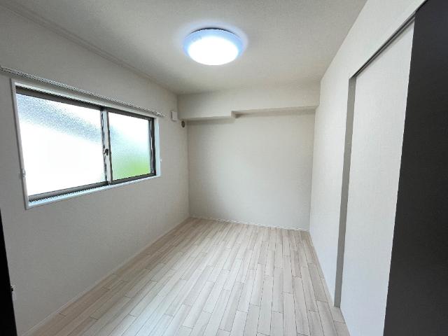 ラーバンコート大宮土屋202号室 洋室
