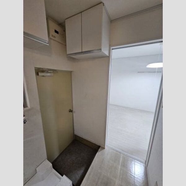 Y art103号室 玄関