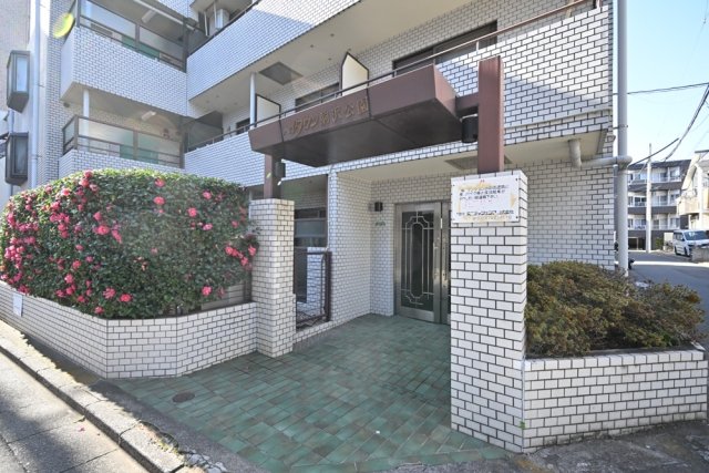 ハイタウン駒沢公園2階 エントランス