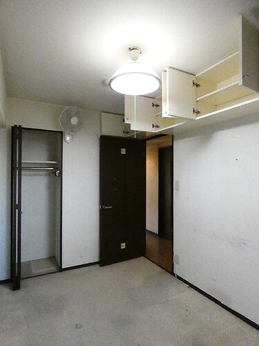 ライオンズガーデン大宮・大和田公園 収納（洋室　約４.７畳　内装工事前）