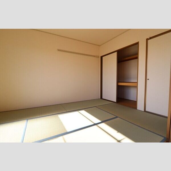 モービルガーデン山田　壱番館202号室 和室