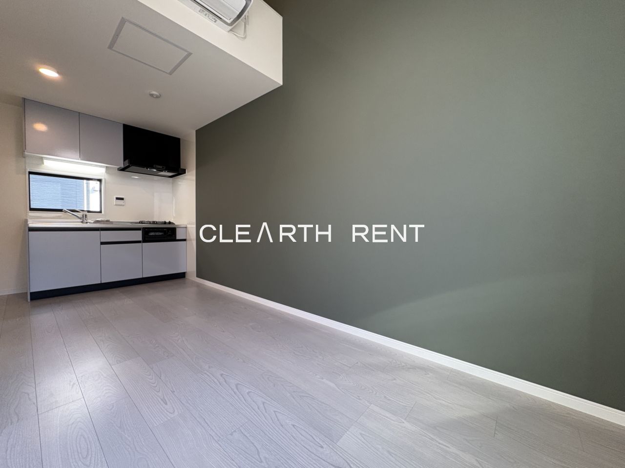 ＳＵＭＩＫＡ ナチュラルで調和しやすいモスグリーンのアクセントクロス