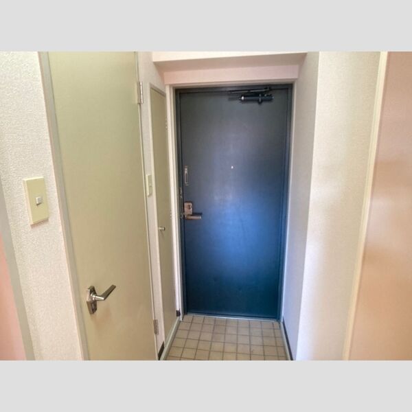 メゾン・ド・オヤマ203号室 玄関