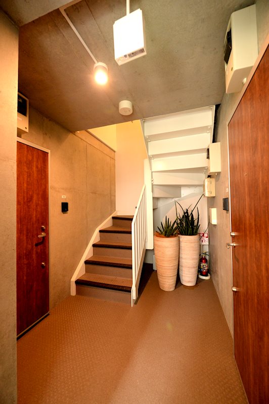 Prna Villa2階 階段