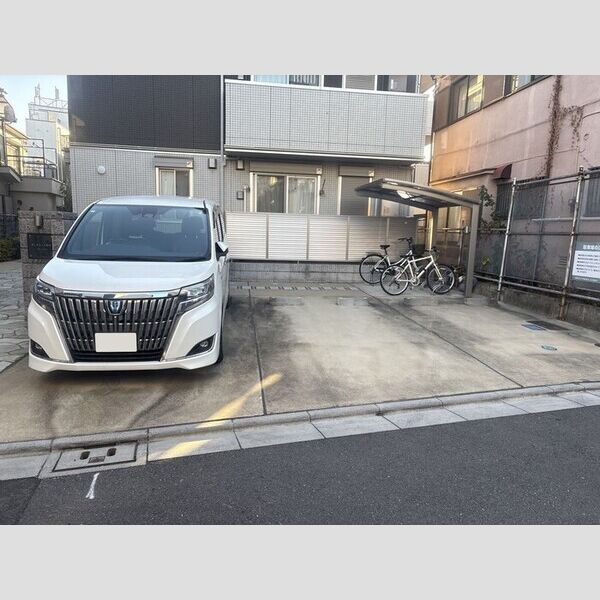 ディアコート本木 駐車場