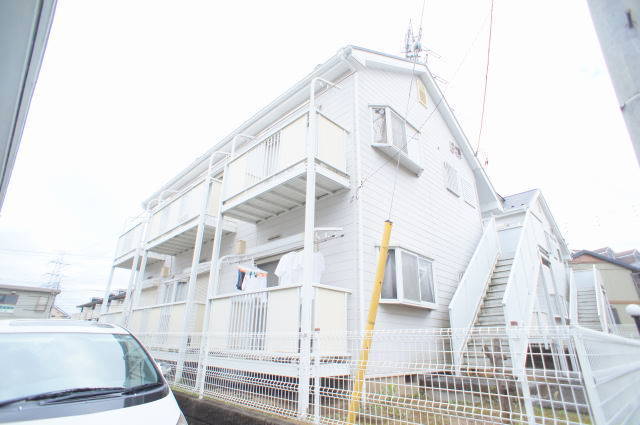 未貴ハイムＢ棟B102号室 白くてお洒落な外観です