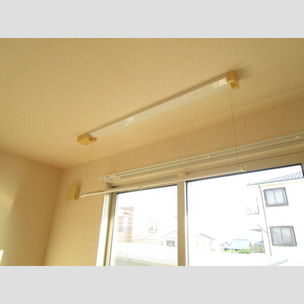 メゾン・ド・サンセール10番館・11番館　11番館102号室 室内物干し(2F)