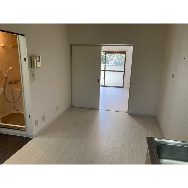 第2成城島田マンション105号室 内観