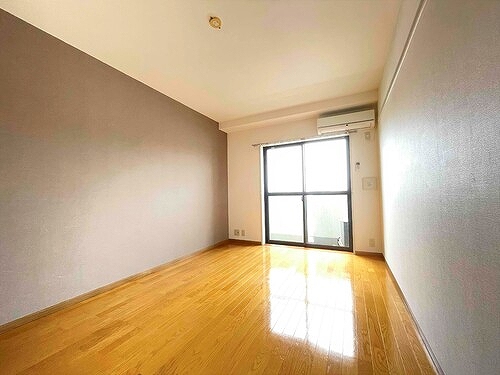 プレジオ３ 洋室 約7.5畳  ※同タイプ別部屋2022年9月撮影