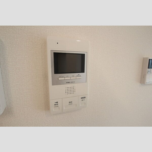 クレール ド ルネ101号室 カラーTVモニターインターホンで来客チェック!