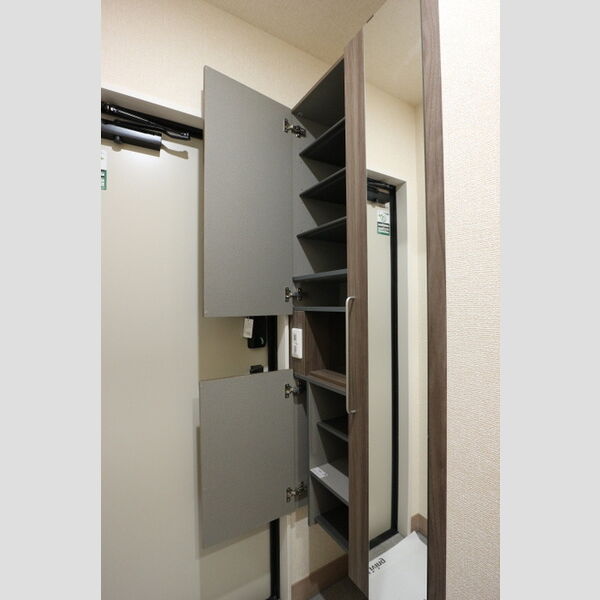 カミーノ　コモド　Camino　Comodo203号室 シューズボックス