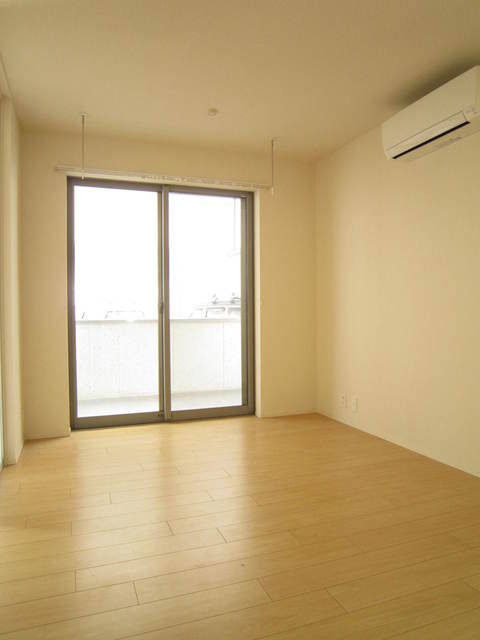 ロイヤル藤沢 エアコン付のリビング