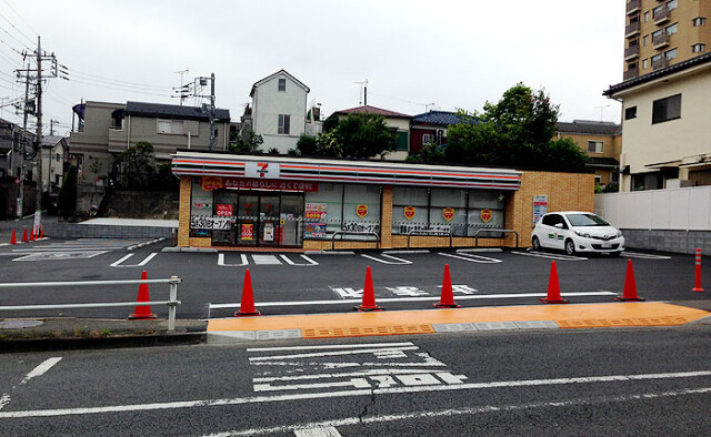スぺランザ1階 セブンイレブン多摩諏訪越通り店