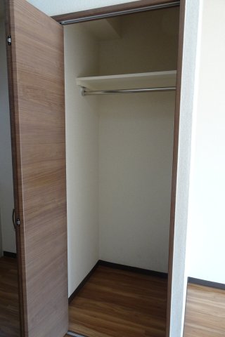 サンライズパレス リビング収納　※別号室の参考写真です(現況優先・仕様違いの場合あり)