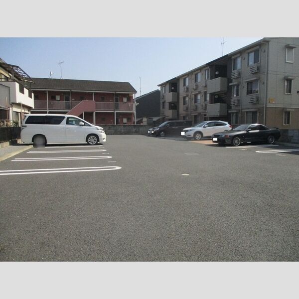 アスティル 駐車場