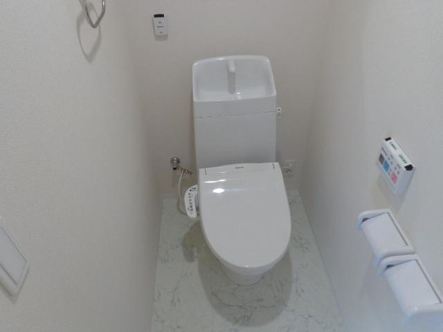 フェリシア106号室 シャワー付トイレ