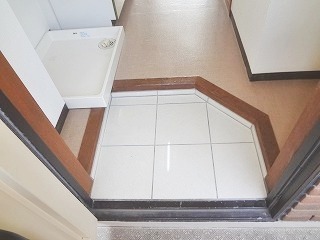 ユニバーサルハイツ101号室 玄関