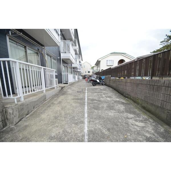 エステートピア野川103号室 駐車場