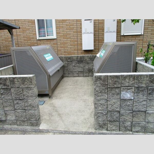 リビングタウンほたる野　E101号室 ゴミストッカー